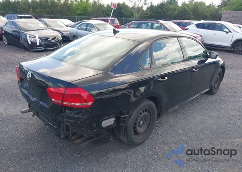 2014 Volkswagen Passat 2.5L S z USA, uszkodzony, nr VIN 1VWAP7A33EC023874